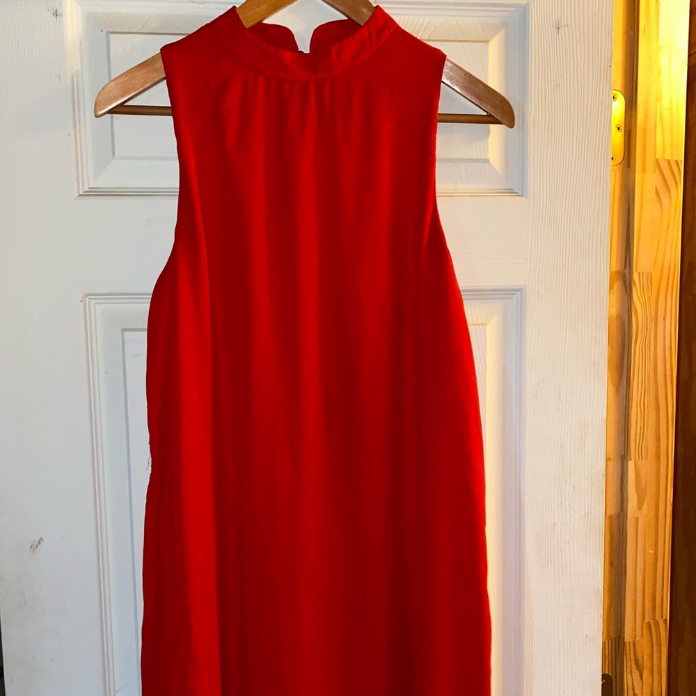 Red sleeveless dress
